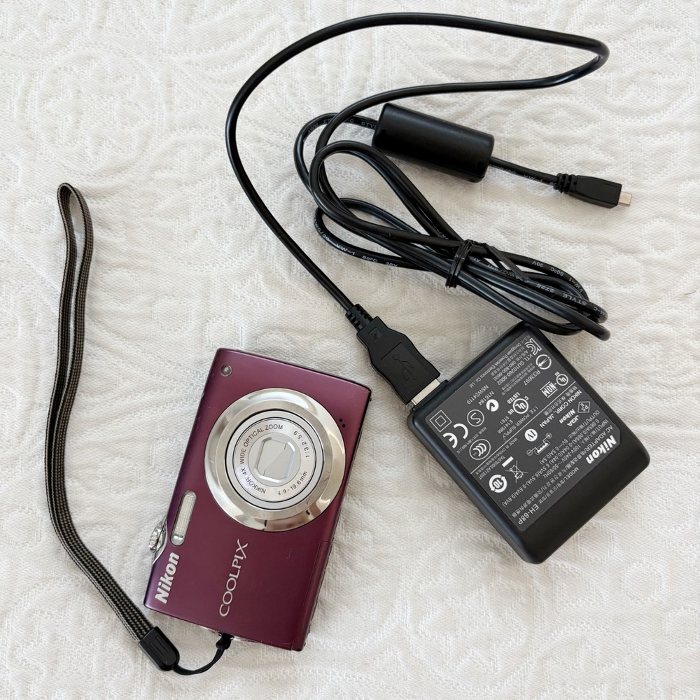 Nikon Coolpix S3000‎ Compact Digital 12MP Camera